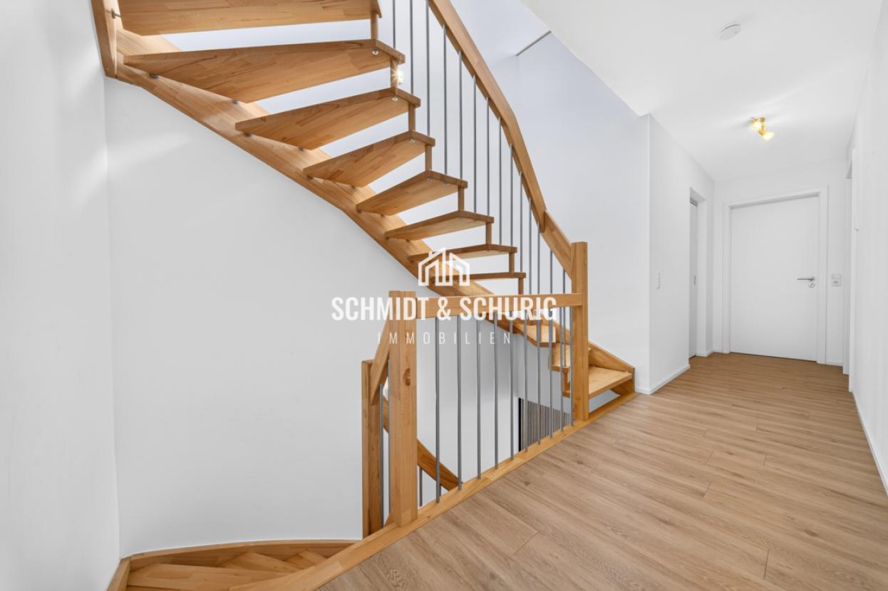 Treppe zum Obergeschoss