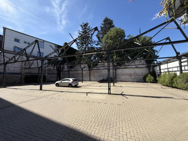 Stellplätze im Hinterhof