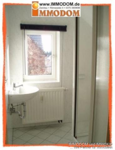 Bad mit Dusche und Fenster