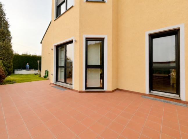 Terrasse mit zwei Zugängen