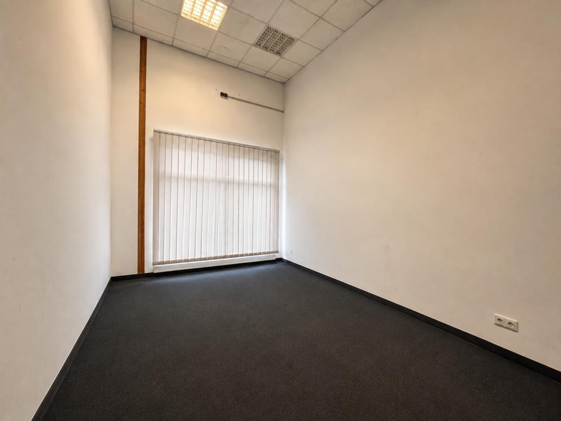 Gewerbehalle Büro
