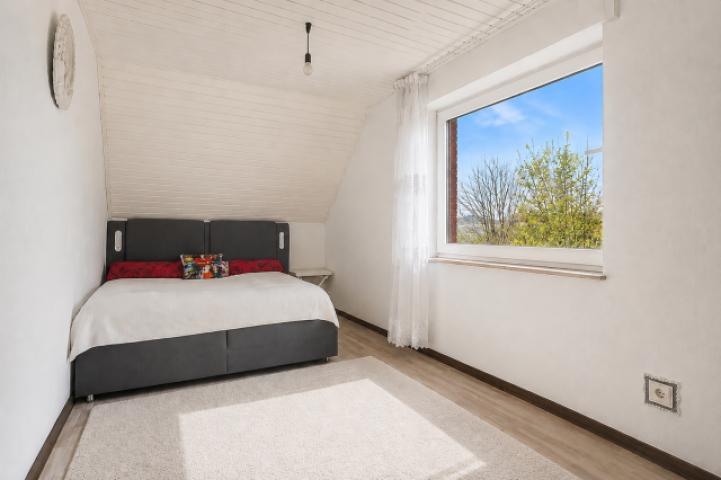 Wohn- / Schlafzimmer OG  2