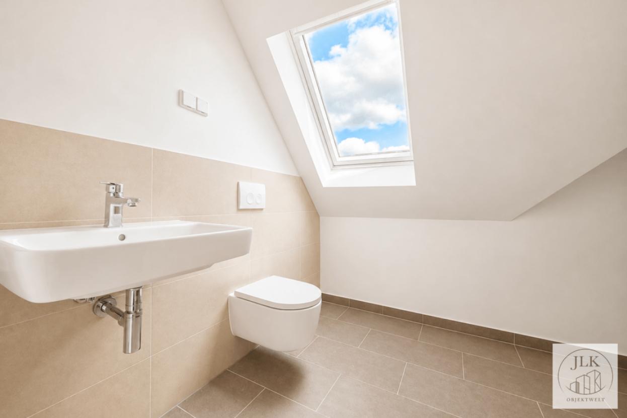 Badezimmer mit Dusche (vorderer Bereich)