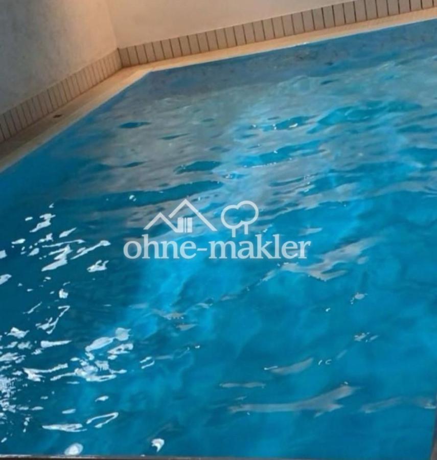 Pool mit Wasser