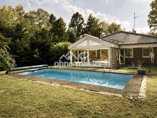 Garten mit Pool