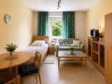 Wohn- und Schlafzimmer