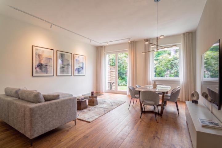 Wohn- und Esszimmer - Ansicht 2 (KI generiert)