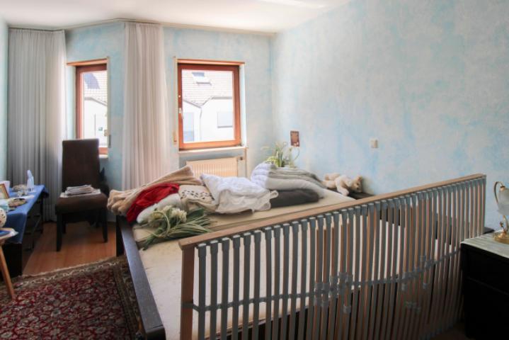 Schlafzimmer (2) 1.OG