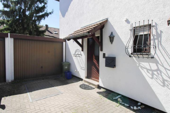 Eingang und Garage