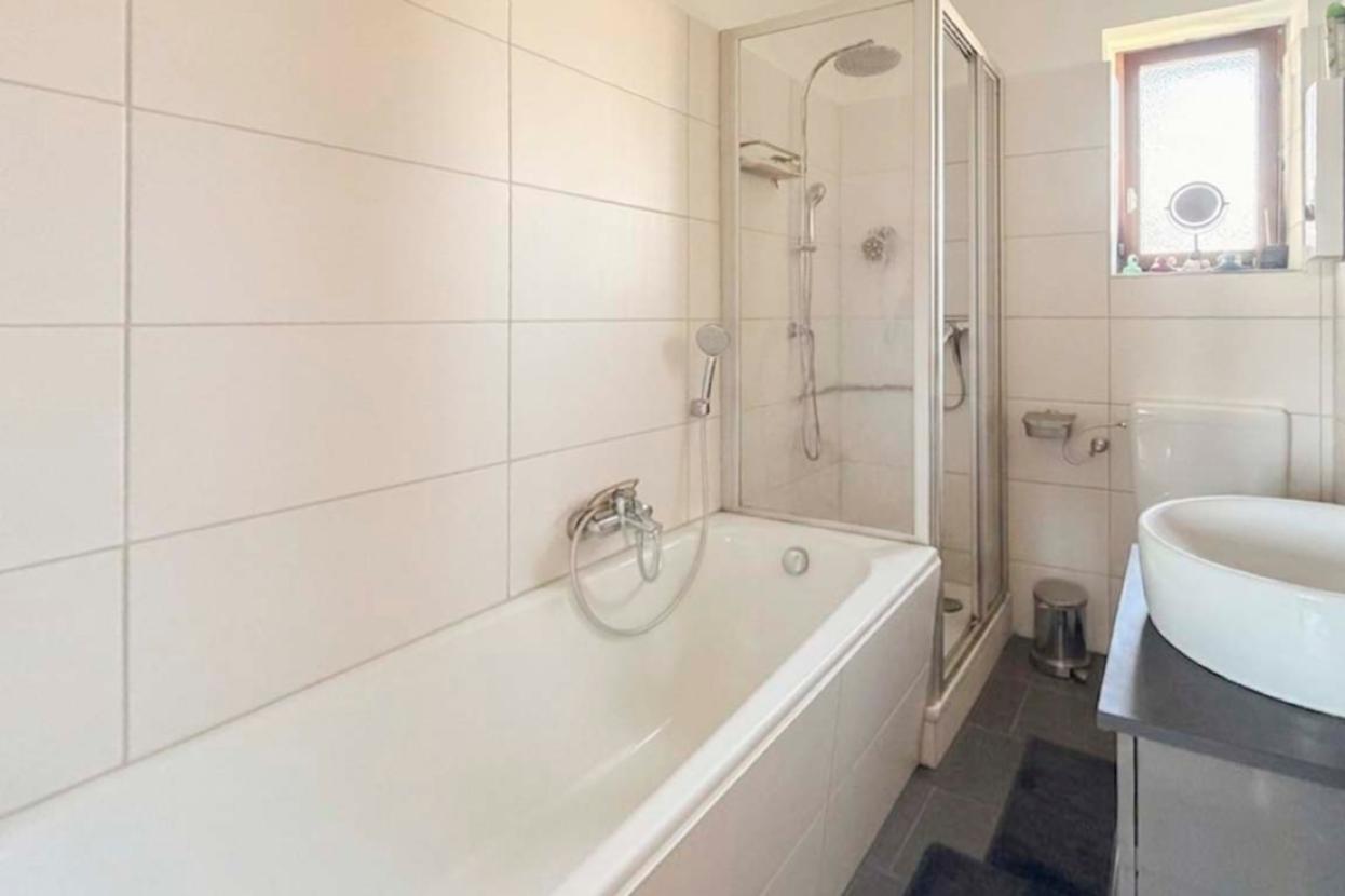 Badezimmer 1.OG