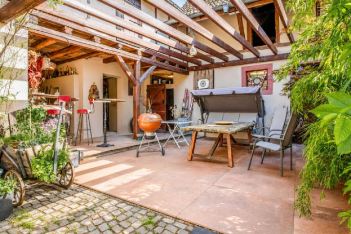 10 Terrasse mit Bar