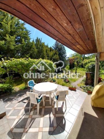 Terrasse mit Blick auf Garten