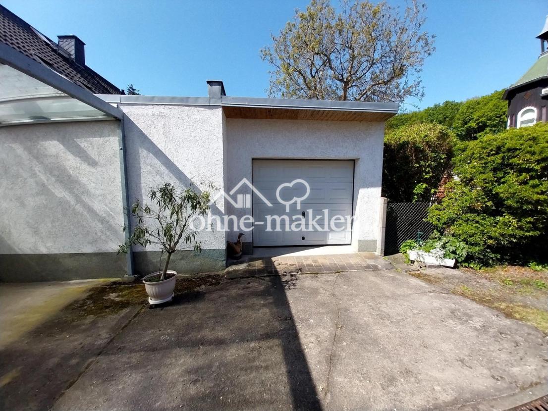 Garage mit Rolltor