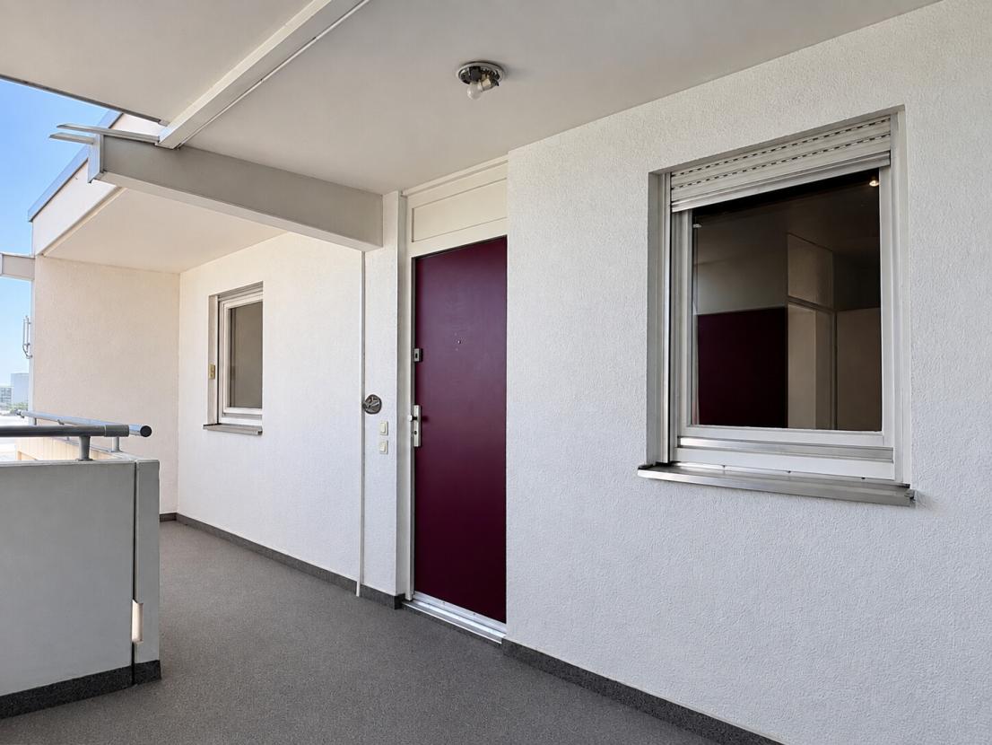 Überdachter Wohnungseingang im 5. Obergeschoss