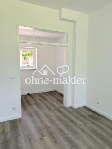 Offene Wohnküche mit Fenster