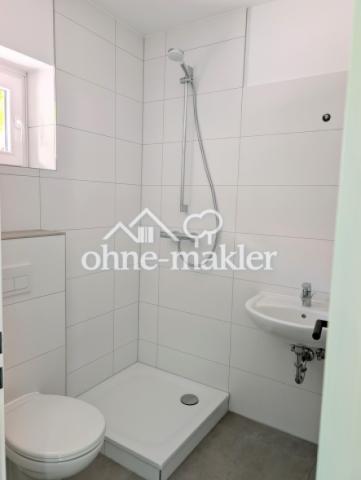 Bad mit Fenster und Dusche