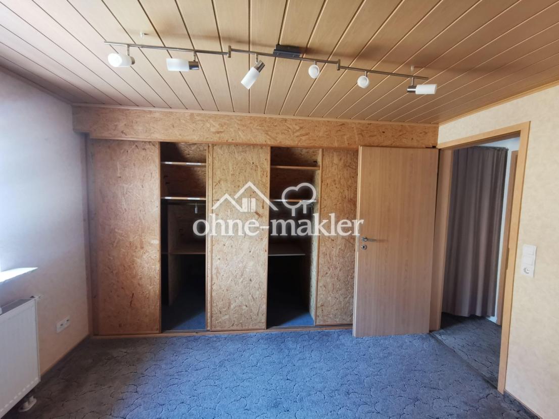 Schlafzimmer 1 mit Einbauschra