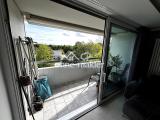 Wohnzimmer mit Balkon