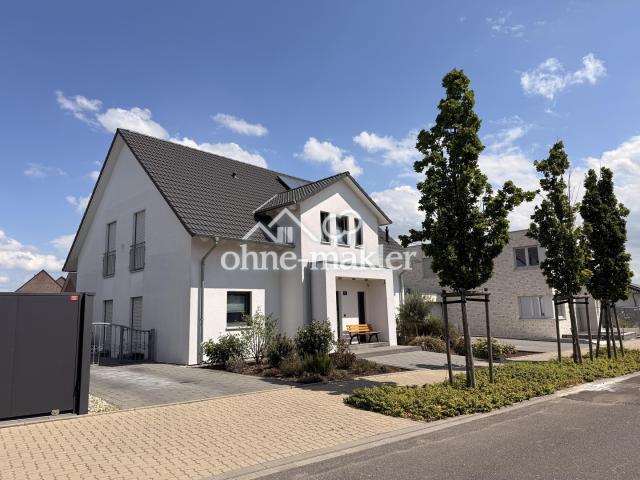 Straßenansicht - Zufahrtsseite