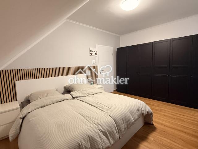 Schlafzimmer Bild 1/2