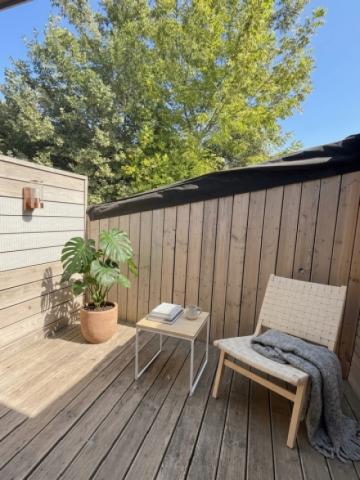 Terrasse 2 kleine Wohnung - KI-generiert