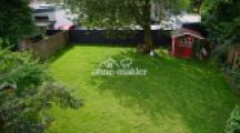 Blick in Garten von Terrasse