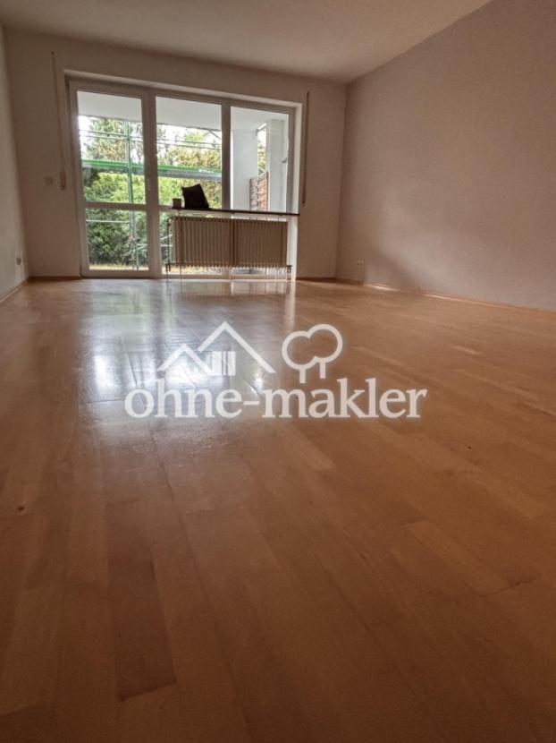 Wohnzimmer mit Gartenblick