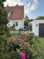 Garage mit Birnenspalier