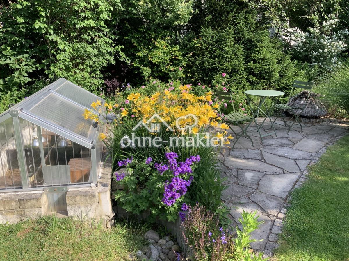 noch ein Plätzchen im Garten