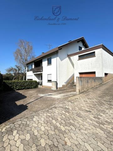 Garage und Stellplätze Rückseite