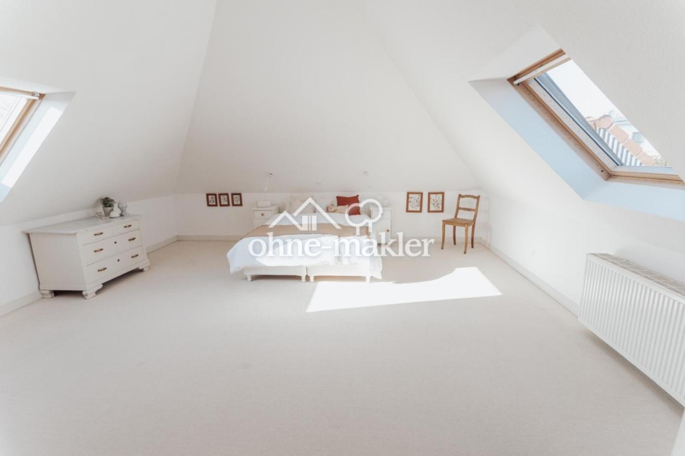 Schlafzimmer ü Garage/ Carport