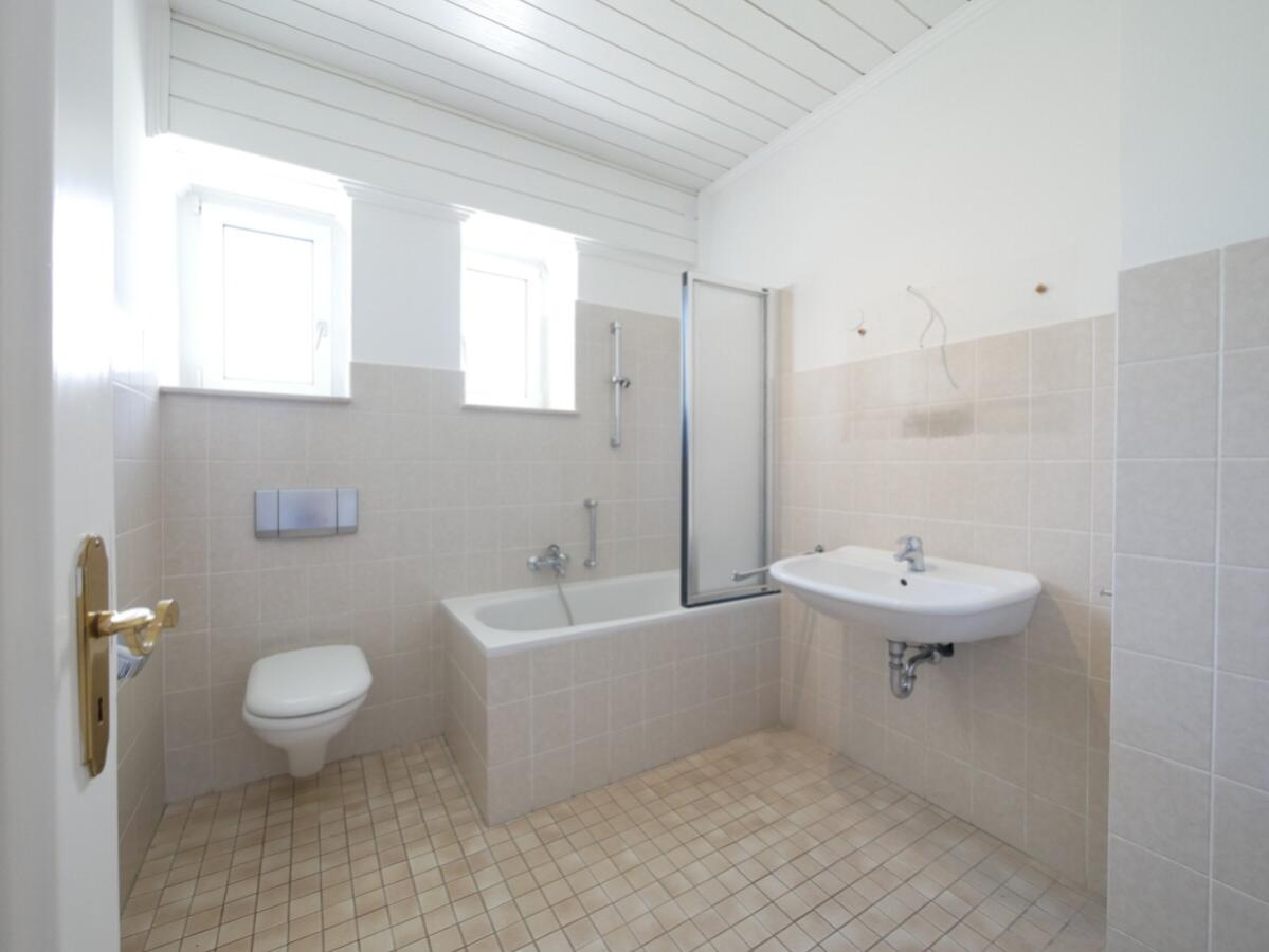 Erdgeschoss - Badezimmer