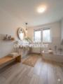 Badezimmer mit Badewanne