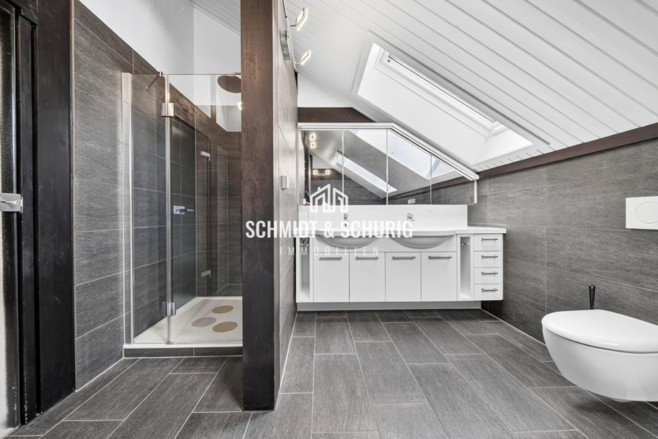 Badezimmer / Dachgeschoss
