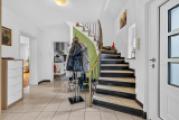 Diele mit gewendelter Treppe