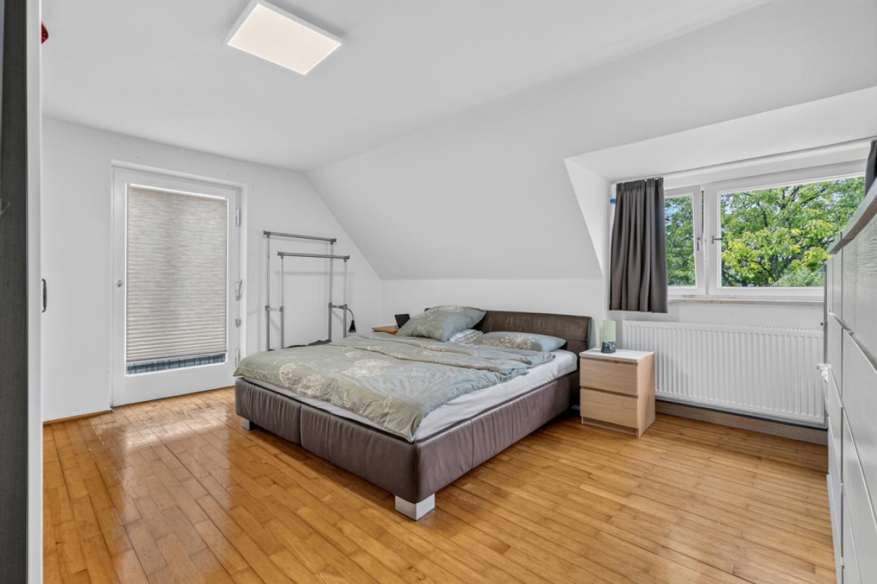 Schlafzimmer DG