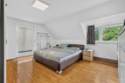 Schlafzimmer DG