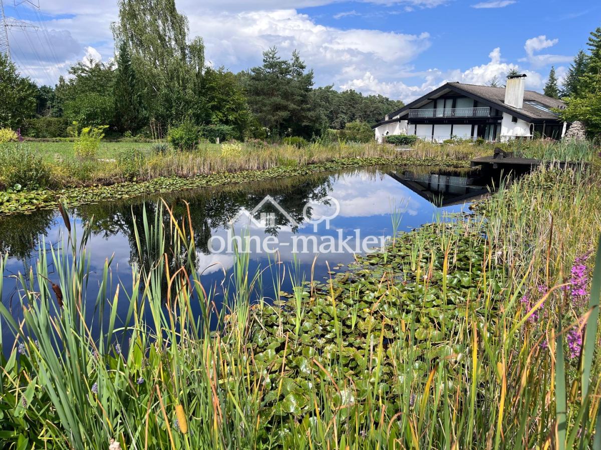 Haupthaus mit Teich