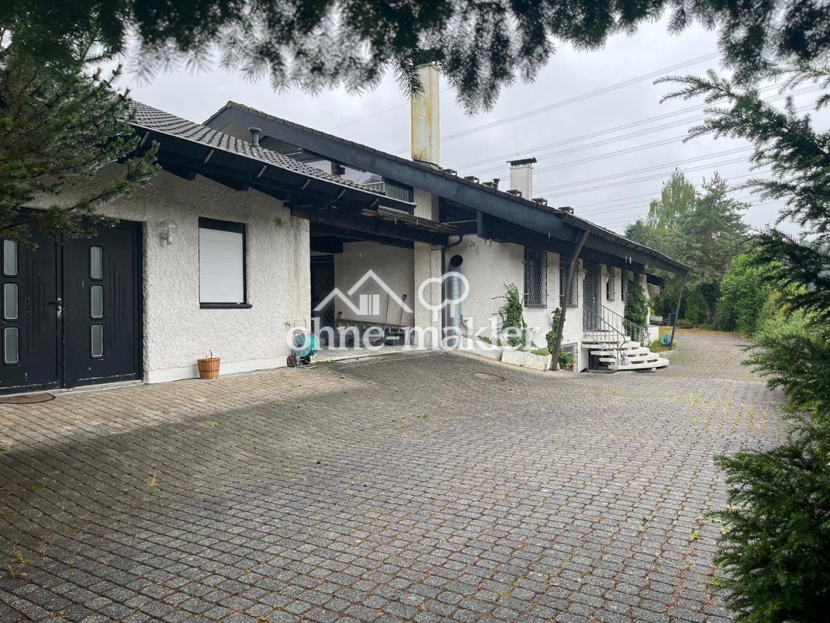 kleines Haus links