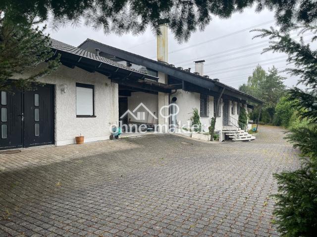 kleines Haus links