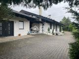 kleines Haus links