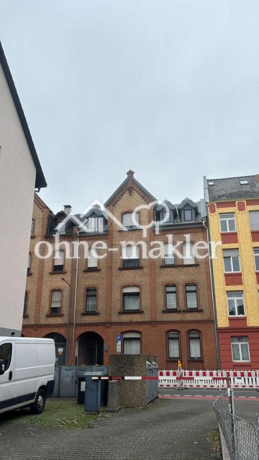 Frontseite und Blick auf Dach