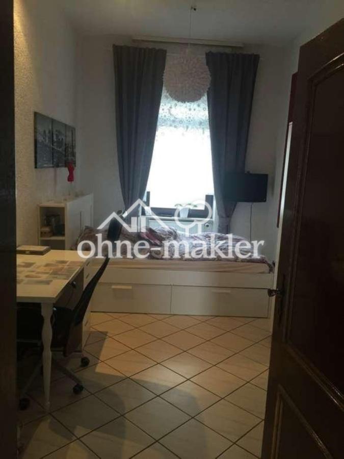 Arbeits- oder Kinderzimmer
