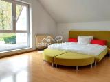 Geräumiges Schlafzimmer
