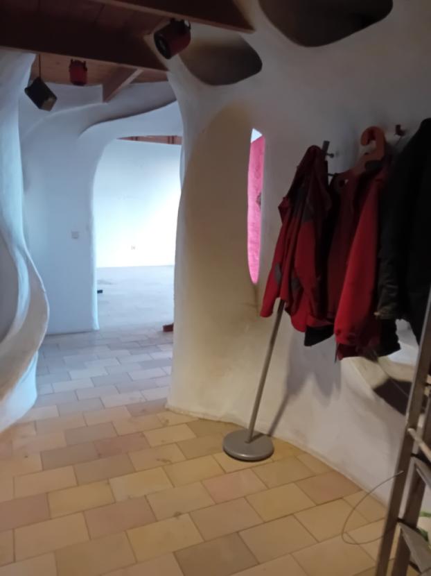 Durchgang mit Garderobe