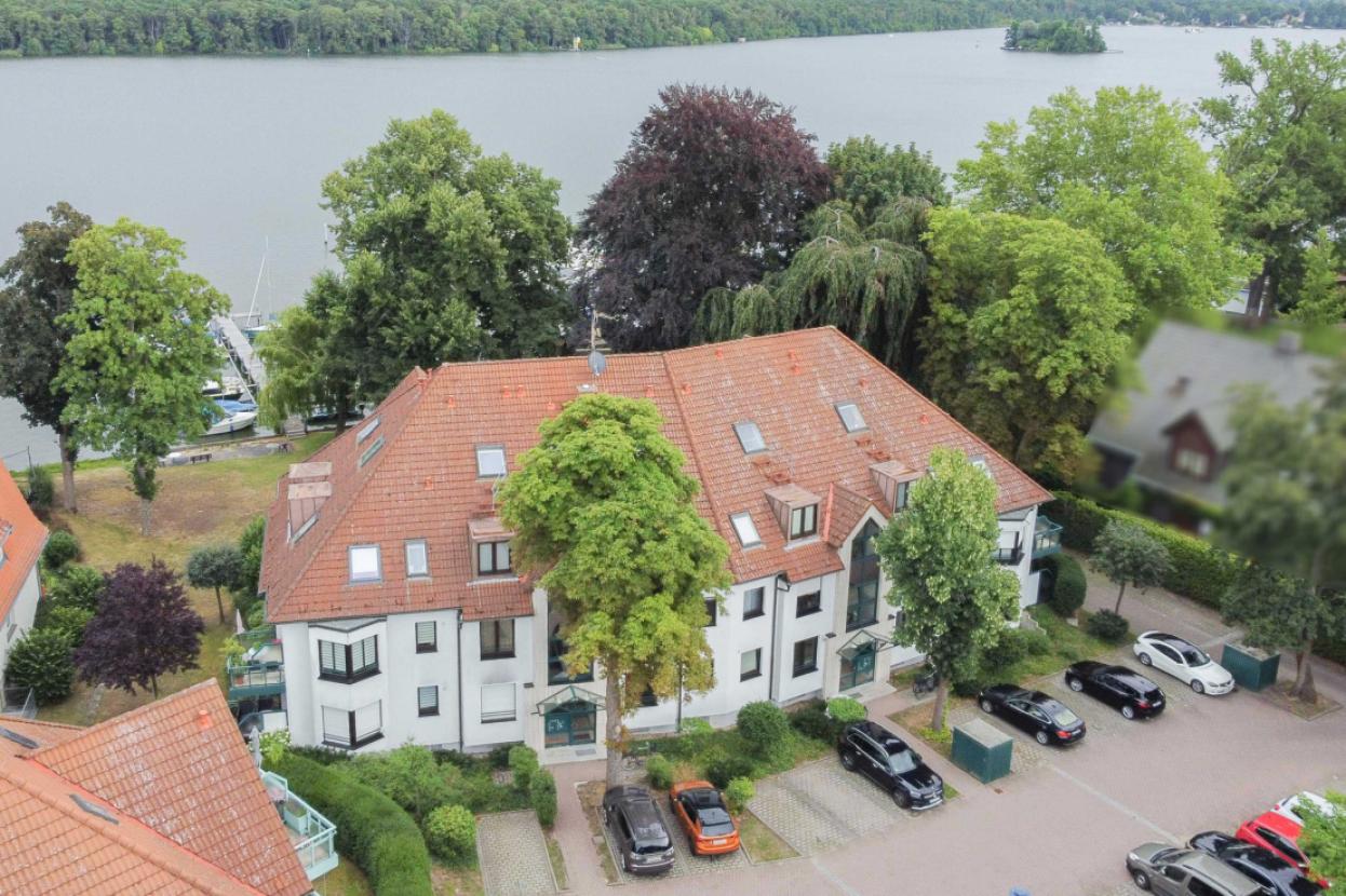 Luftbild Fassade und See