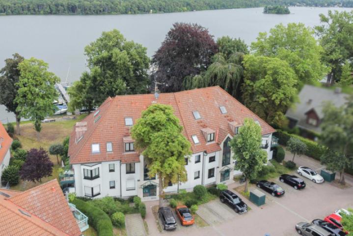 Luftbild Fassade und See