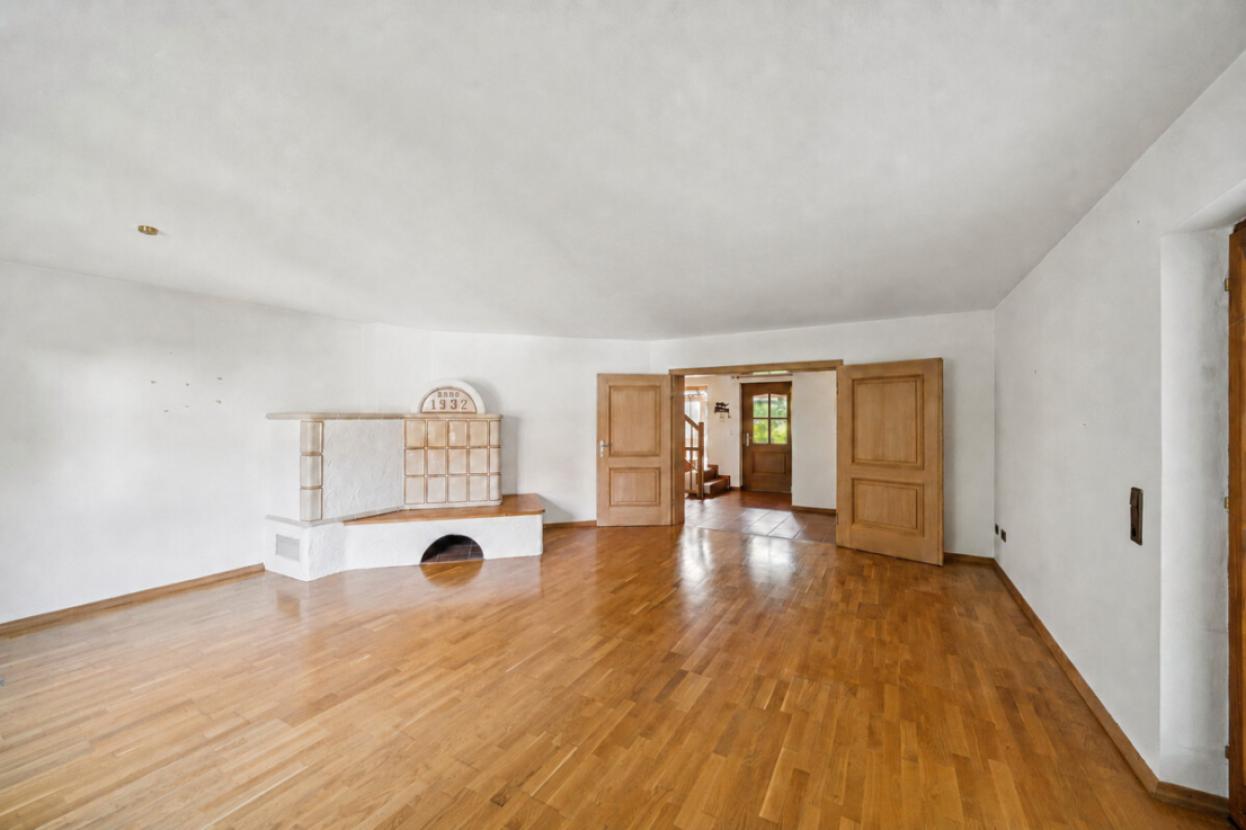 Wohnzimmer mit Kachelofen