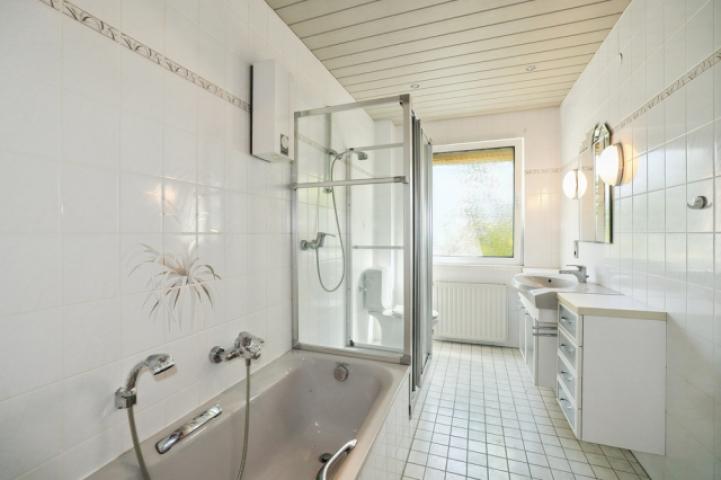 Badezimmer EG