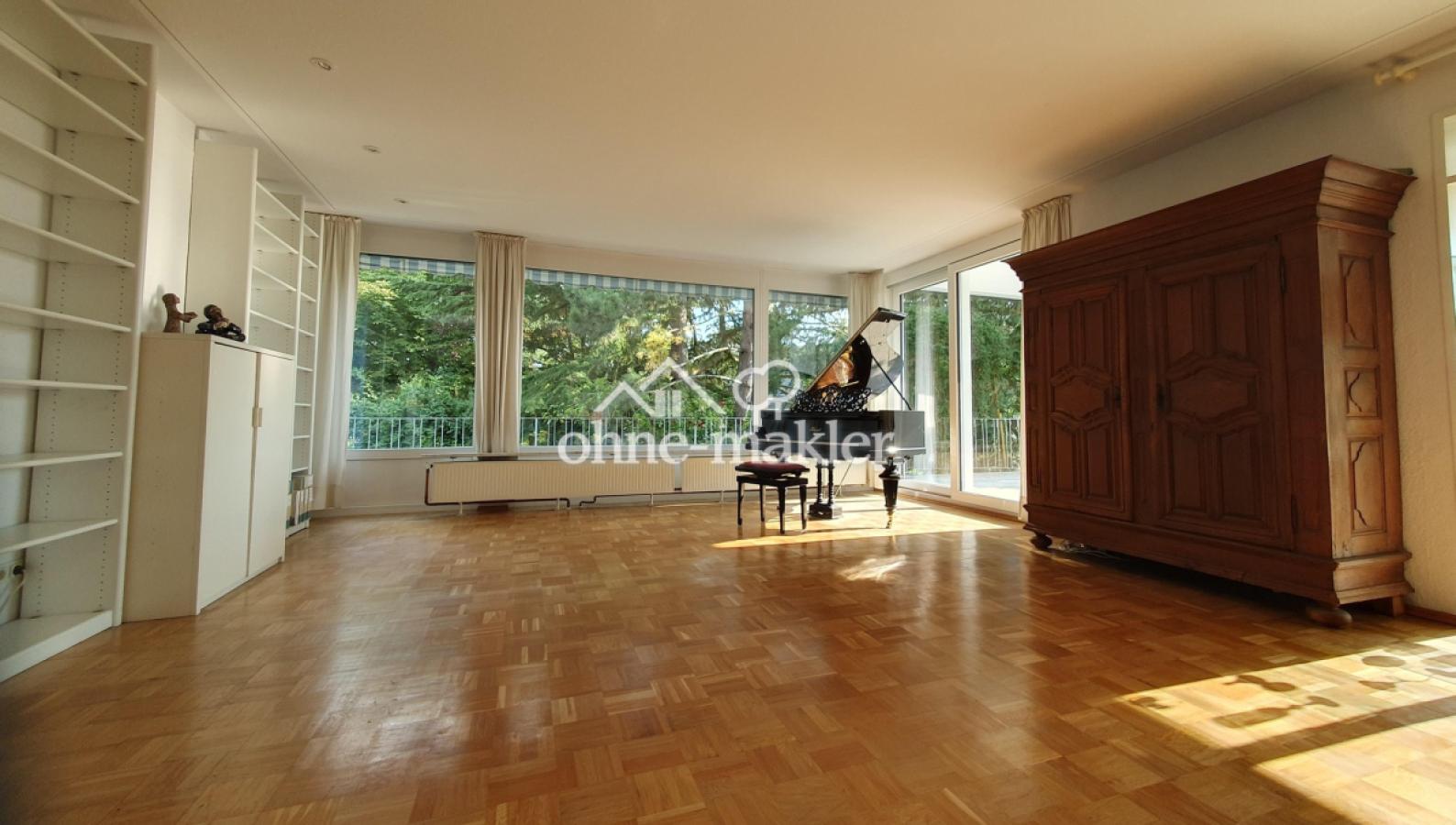 Großzügiges Wohnzimmer EG